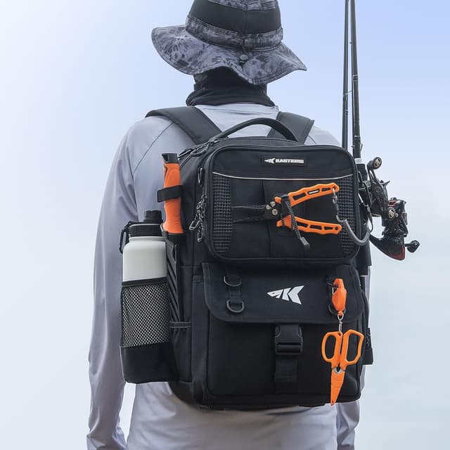 Detalle 2 de KastKing BaitSpace 50L Fishing Tackle Backpack (Removable Bait Binder, 2 Rod Holders)