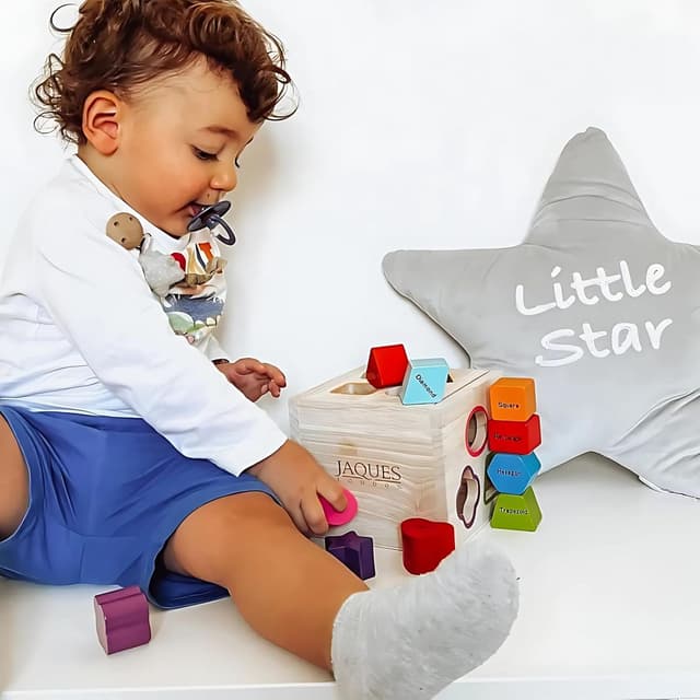Detalle de Jaques of London wooden shape sorter for 1 year old – Montessori-style learning toy