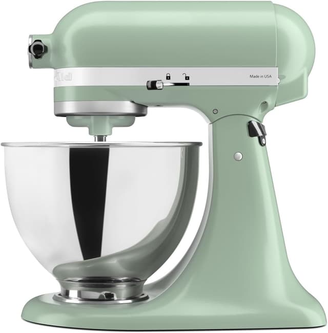 Detalle de KitchenAid 4.3L Tilt-Head Stand Mixer 5KSM95PSBDC with stainless steel bowl and metal construction