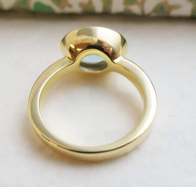 Detalle 2 de Sophia Rose Jewellery Oval Blautopas Ring (8x10 mm) aus Sterlingsilber vergoldet – Größe US 7