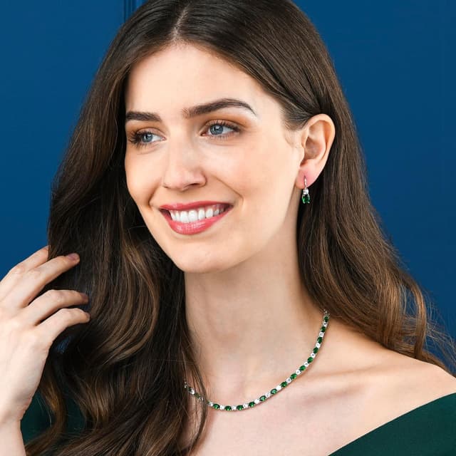 Detalle de Diamond Treats collier ras de cou femme en argent 925 serti pierres ovales vertes et zircons