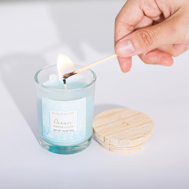 Detalle de BODY & EARTH Geschenkbox für Frauen „Ocean Scent“ (5-teilig) mit Duftkerze, Körperbutter, Handcreme & mehr