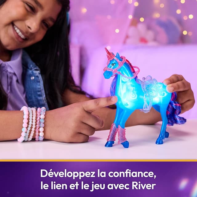 Detalle 2 de Unicorn Academy – L’École des Licornes : playset interactif River & Isabel, licorne lumineuse et poupée à collectionner