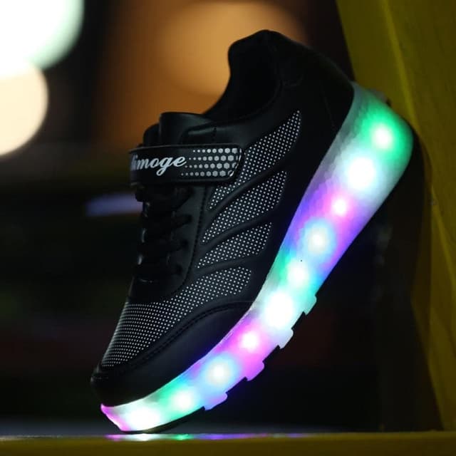 Detalle de HUSKSWARE Kids Roller Shoes with Wheels (LED light-up, USB rechargeable) – Retractable skate trainers for ages EU 27–40