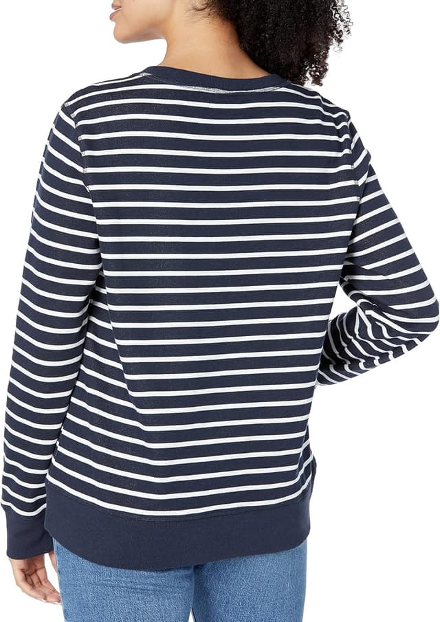 Detalle de Amazon Essentials fleece crewneck sweatshirt