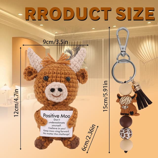 Detalle 2 de QBEJIME Highland Cow Gifts for Women – Positive Crochet Animals & Cow Keyring with Encouraging Card