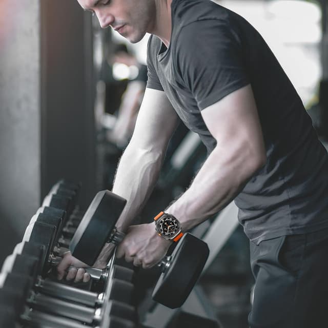 Detalle 2 de Amizee No Gap Magnetic Sport Silicone Strap for Samsung Galaxy Watch Ultra 47mm (Orange/Black)