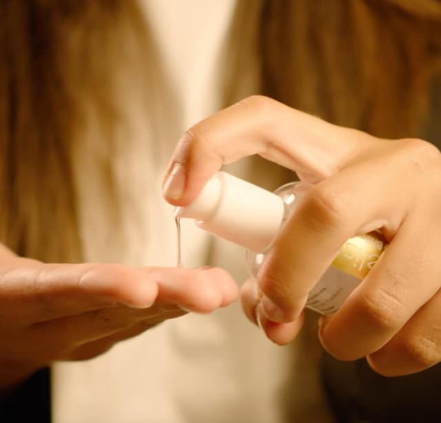 Detalle 2 de Demeliss Elixir Brillance – Sérum cheveux 50 ml anti-frisottis, protéines de soie & huile de babassu