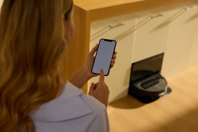 Detalle 2 de Roborock Saros Z70 R&D Black 22 000 Pa