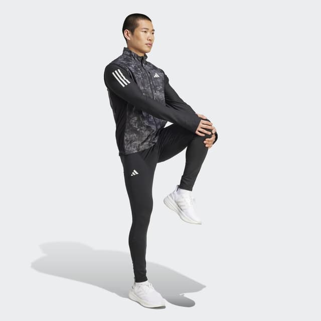 Detalle de adidas Own The Run Spray Dye Chaleco cortavientos hombre