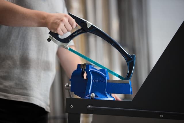 Detalle de Eclipse Professional Tools 70-24TR : archet de scie à haute tension pour coupes précises