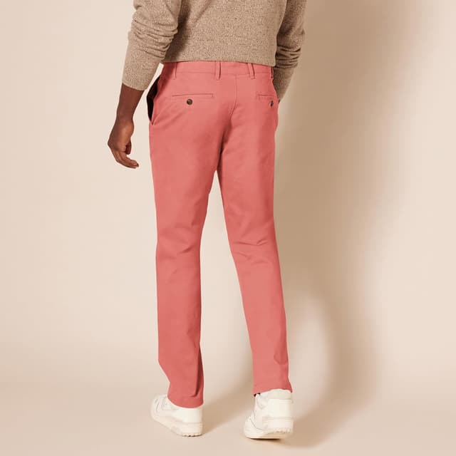 Detalle 2 de Amazon Essentials Herren Legere Stretch-Chinohose mit schmaler Passform (Slim Fit) – Khaki