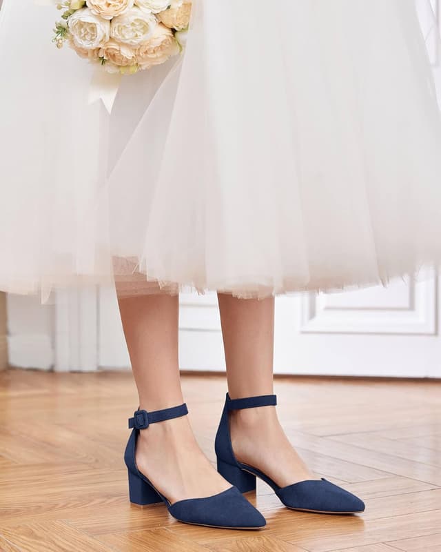 Detalle de LAICIGO Women’s Pointed Toe Pumps with Ankle Strap and Chunky Block Heel