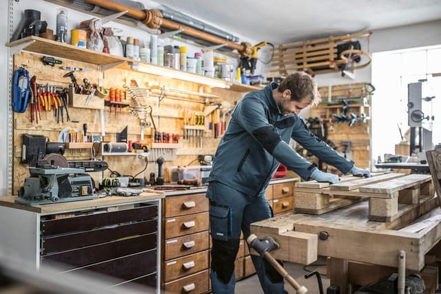 Detalle 2 de Uvex Tune-up Softshell-Arbeitsjacke für Herren – atmungsaktiv & wasserabweisend