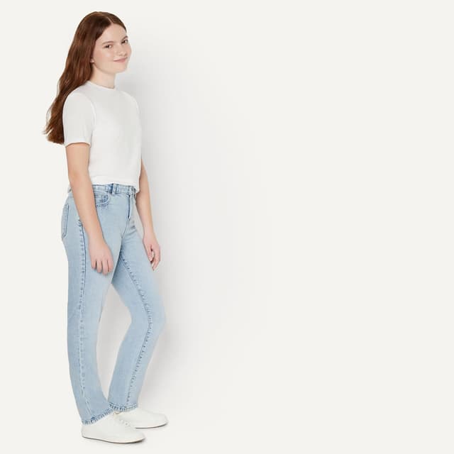 Detalle de Mädchen Jeans mit mittlerer Dehnbarkeit und geradem Bein (Straight Fit) – Amazon Essentials