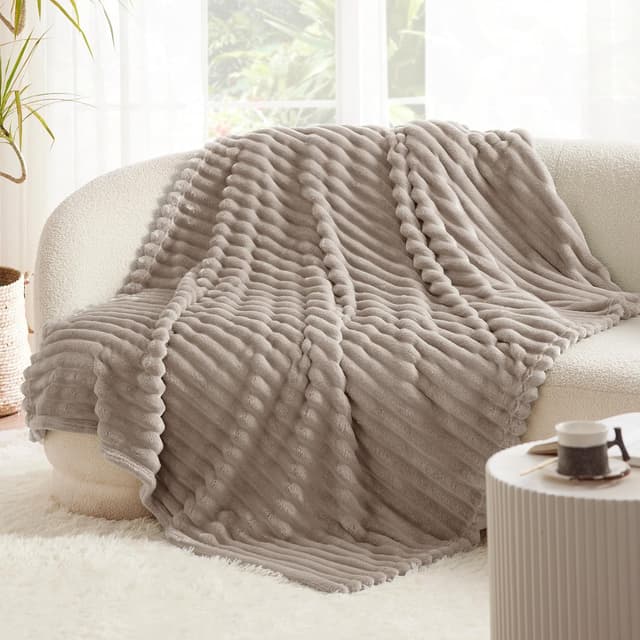 Detalle 1 de Bedsure fleece throw blanket 150x200 cm
