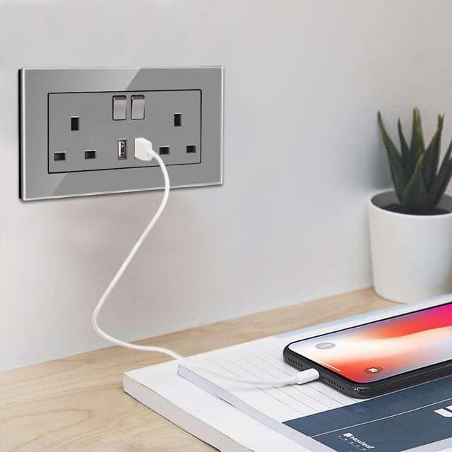 Detalle de CNBINGO 13 Amp double socket with USB ports