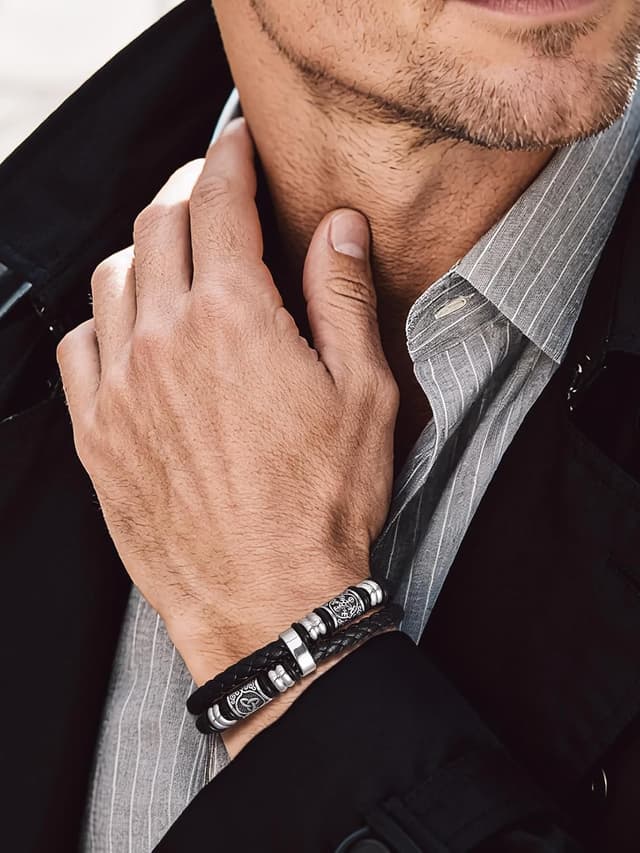 Detalle de Bandmax Lederarmband für Männer mit keltischen Knotenelementen und Magnetverschluss (Mikrofaser-Leder)