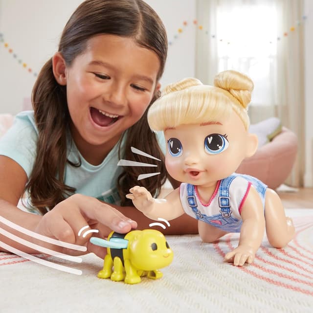 Detalle 2 de Baby Alive Harper Hugs 27 cm poupée interactive