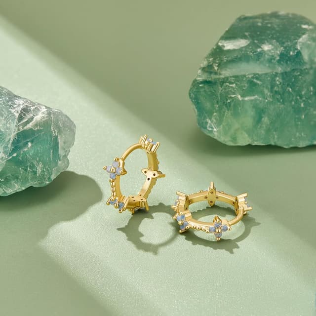 Detalle 2 de Macachii 3 Pairs Sterling Silver & 14K Gold Plated Hoop, Stud & Huggie Earrings Set