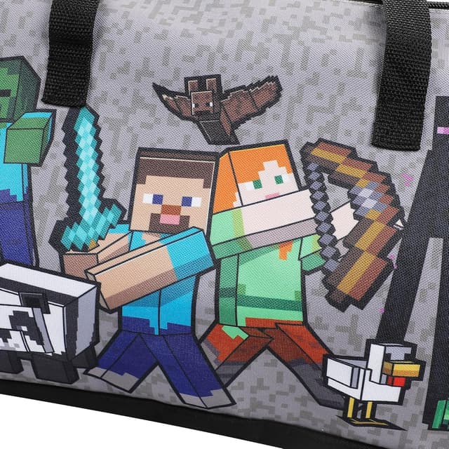Detalle 2 de Minecraft Monster Battle 5-Piece Duffel Bag Set by Bioworld – officially licensed travel kit for kids and teens