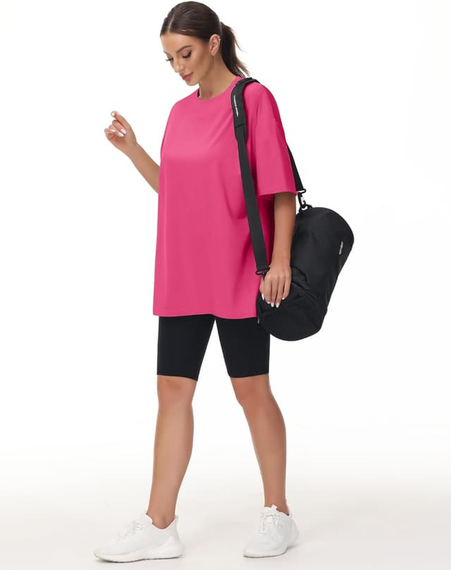 Detalle 2 de THE GYM PEOPLE T-Shirt oversize da donna in tessuto traspirante con spalla bassa