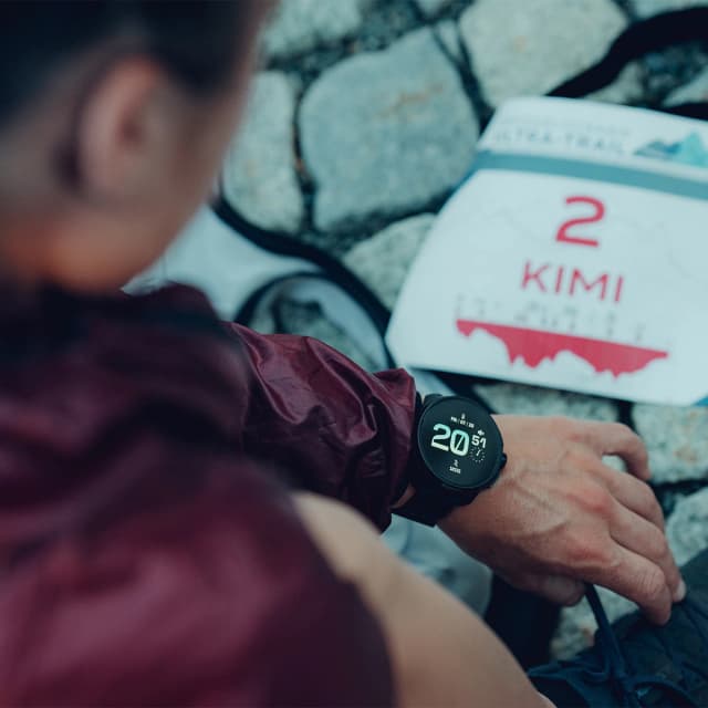 Detalle 2 de Suunto Race (reacondicionado a estrenar) con GPS y pantalla AMOLED