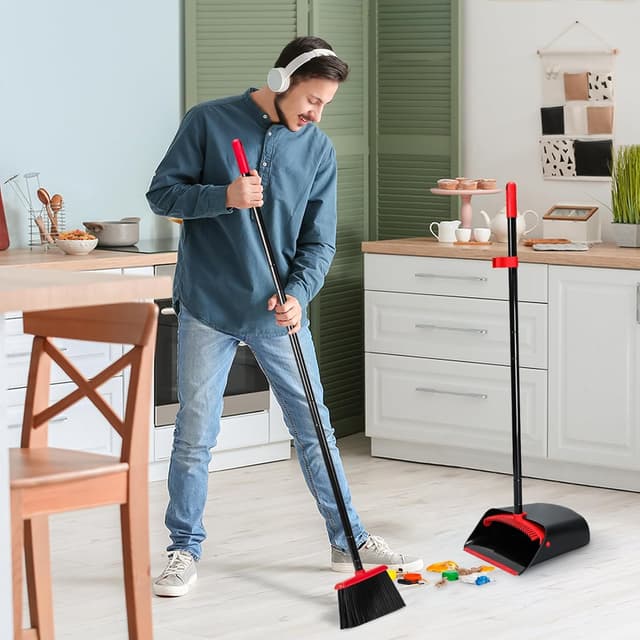 Detalle de TreeLen Dust Pan and Broom Combo with 52" Handle and Upright Stand (Black/Red)