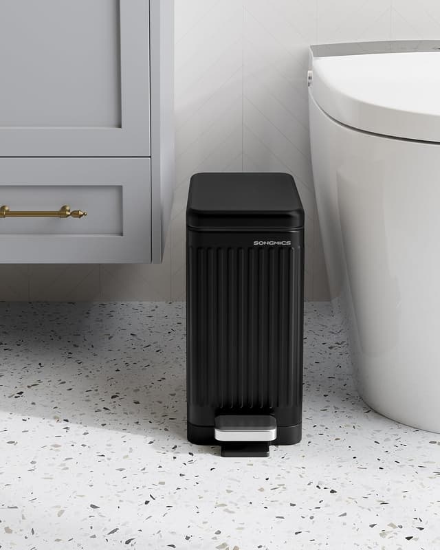 Detalle de SONGMICS Kosmetikeimer 10 Liter (LTB562B01) – schmaler Mülleimer fürs Bad mit Softclose und Pedal