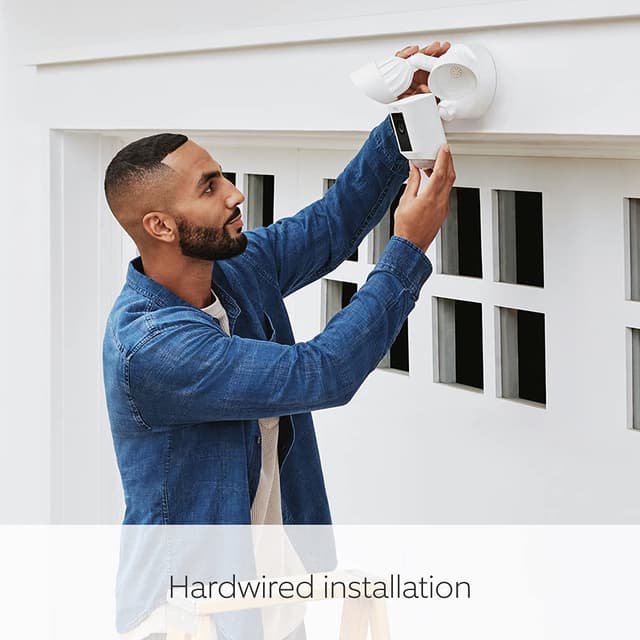 Detalle de Ring Floodlight Cam Wired Plus 1080p