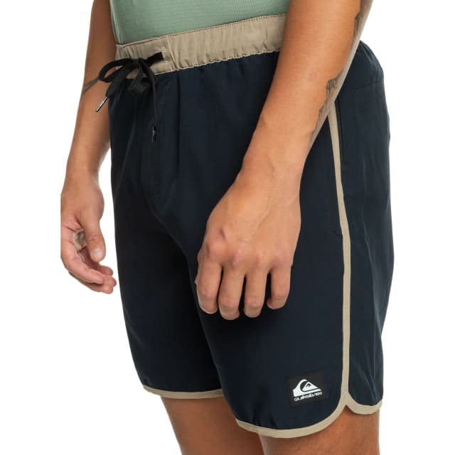 Detalle de Quiksilver Omni Scallop 17 bañador surf 17