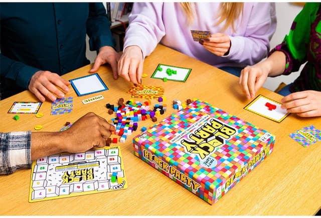 Detalle de Block Party: Colourful Block Building Family Board Game (Aged 8+, Teens & Adults)
