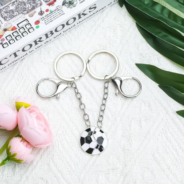 Detalle de Tranbath 2er Set Schlüsselanhänger mit Fußball-Design – Geschenkidee für Fußballfans & Schlüsselanhänger-Sammler