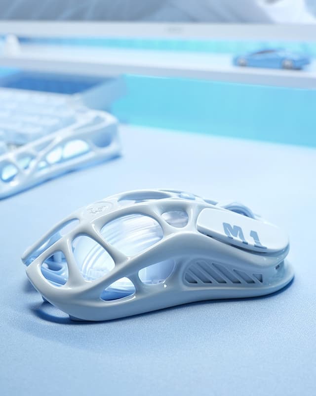 Detalle 2 de GravaStar Mercury M1 Pro mouse gaming ultraleggero 26.000 DPI, triplo collegamento 2.4G/BT/cavo