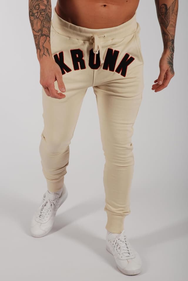 Detalle de Kronk WAR Slim Fit Joggers — Athletic heavyweight cotton