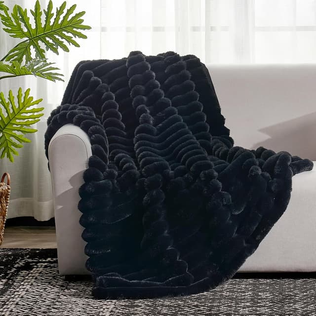 Detalle 2 de Cozy Bliss Faux Fur Throw Blanket 60ร80 in ๐