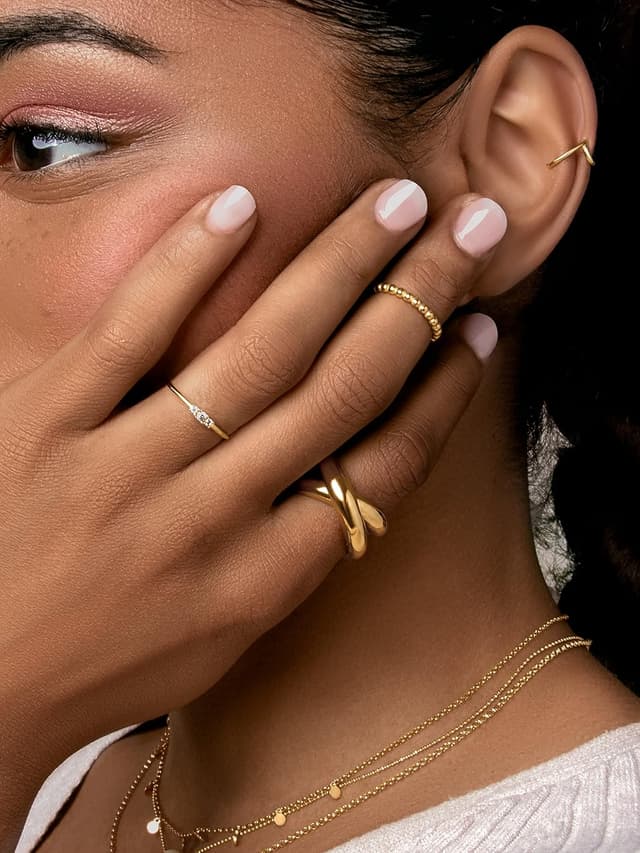 Detalle de SINGULARU Anillo Single Cross, latón baño 18 Kt Talla 12 💍