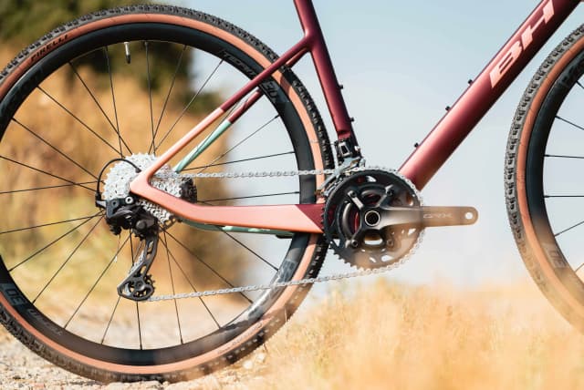 Detalle 2 de BH GravelX EVO 2.5 R (GRAVELX EVO 2.5 R) BH Bikes: gravel ligera con cuadro de carbono y horquilla para hasta 45 mm