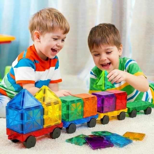 Detalle de Magnetic Tiles Cars Construction Set (4 PCS) — Magnetic Car Bases for Kids Ages 4–8