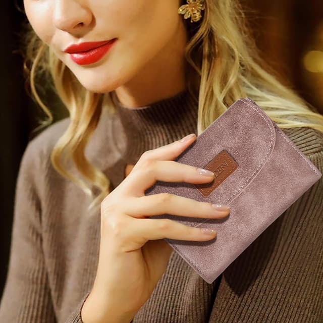 Detalle 2 de SENDEFN Women’s Cow Print Vegan Leather RFID Bifold Purse with Zipper Coin Pocket