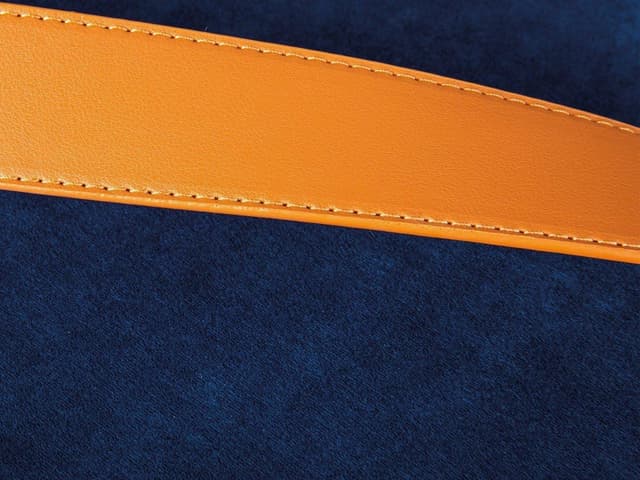 Detalle de Inter Link Papua sgabello contenitore da lavanderia in velluto blu con maniglia in similpelle