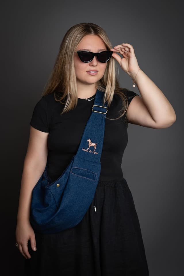 Thumbnail 6 de Noah & Paw Dog Sling Carrier (3–10lb) in Premium Denim – Adjustable Padded Strap, Lined & Machine Washable