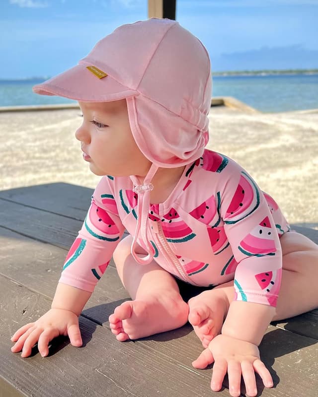 Detalle de FURTALK Baby- & Kleinkind-Sonnenhut mit UPF 50+ UV-Schutz, verstellbarer Kinnriemen und Halsklappen