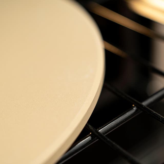 Thumbnail 6 de Old Stone Round Pizza Stone 16-Inch