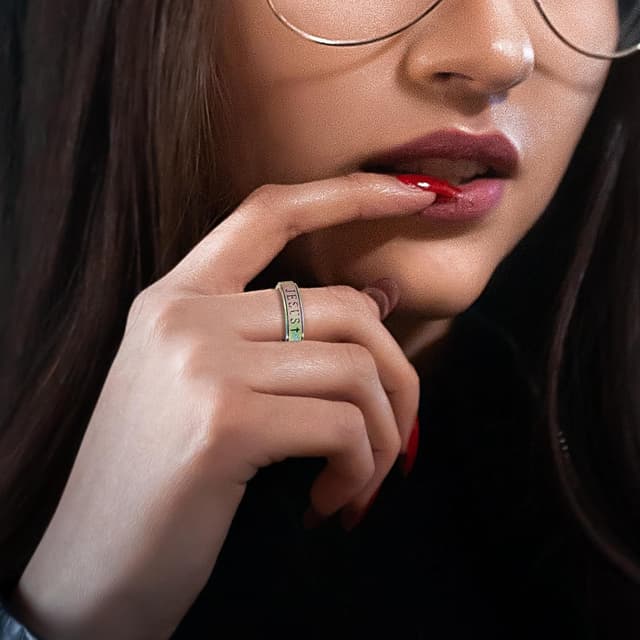 Detalle de OreilleStar Cross Spinner Anxiety Ring for Women (Stainless Steel Fidget Ring), US Sizes 5–10