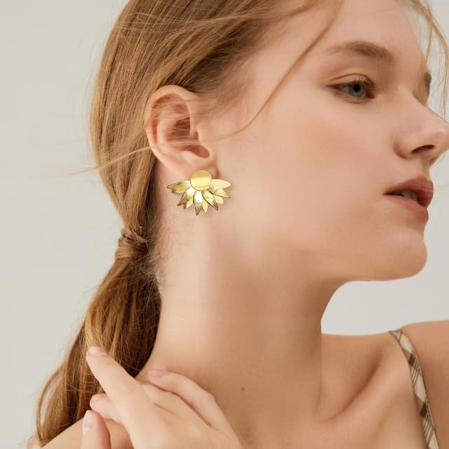 Detalle de Boucles d’oreilles fleur plaquées or 18 carats BUEMMR pour femmes