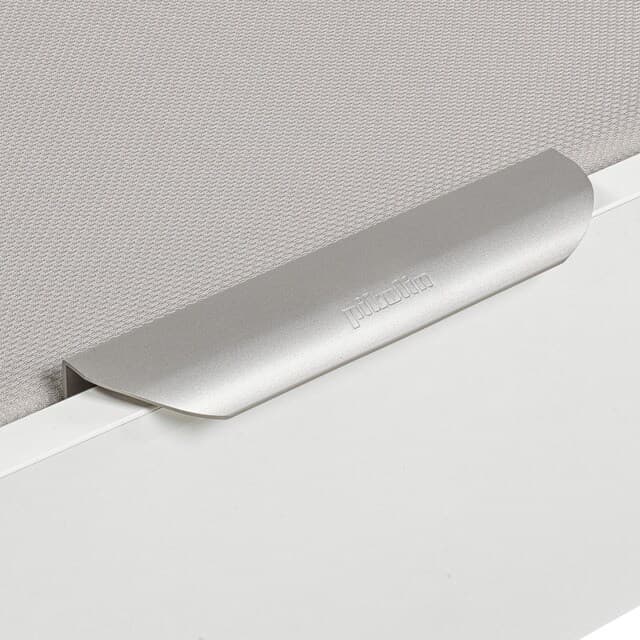 Detalle 2 de Canapé abatible Pikolin de madera con patas