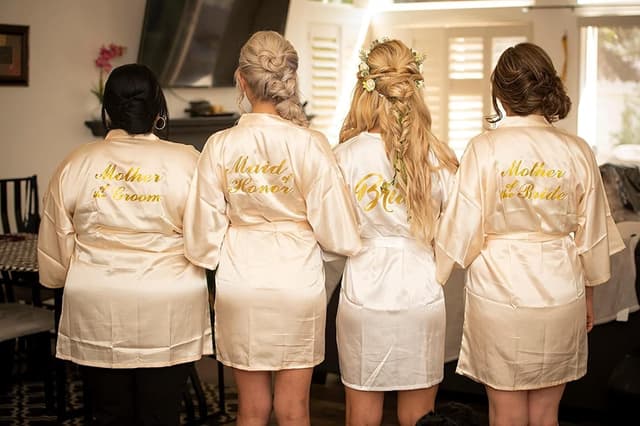 Detalle 2 de Vlazom Peignoir Femme satin type kimono « Bride/Bridesmaid » avec ceinture