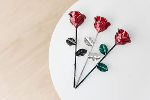 Detalle 2 de Forging Art Bcn Rosa Eterna de hierro forjada a mano Roja/Negra sin base