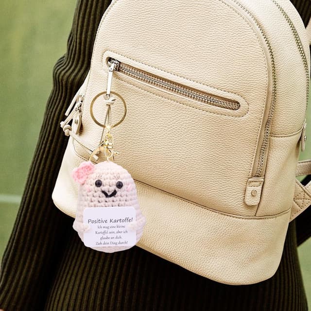 Thumbnail 6 de Mwmoeen „Lustige Positive Kartoffel“ Pocket-Hug – handgestrickte Kartoffelpuppe aus Wolle als Motivationsgeschenk